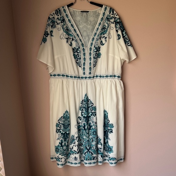 BloomChic Dresses & Skirts - BloomChic White and Teal Embroidered Dress